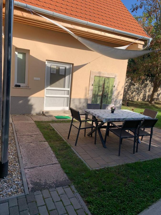 Ica Vendégház Sutto Esterno foto